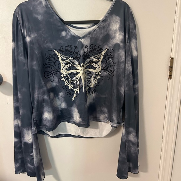 Y2K inspired, plus size, bell sleeve,tie dye, butterfly, top. - Picture 2 of 4